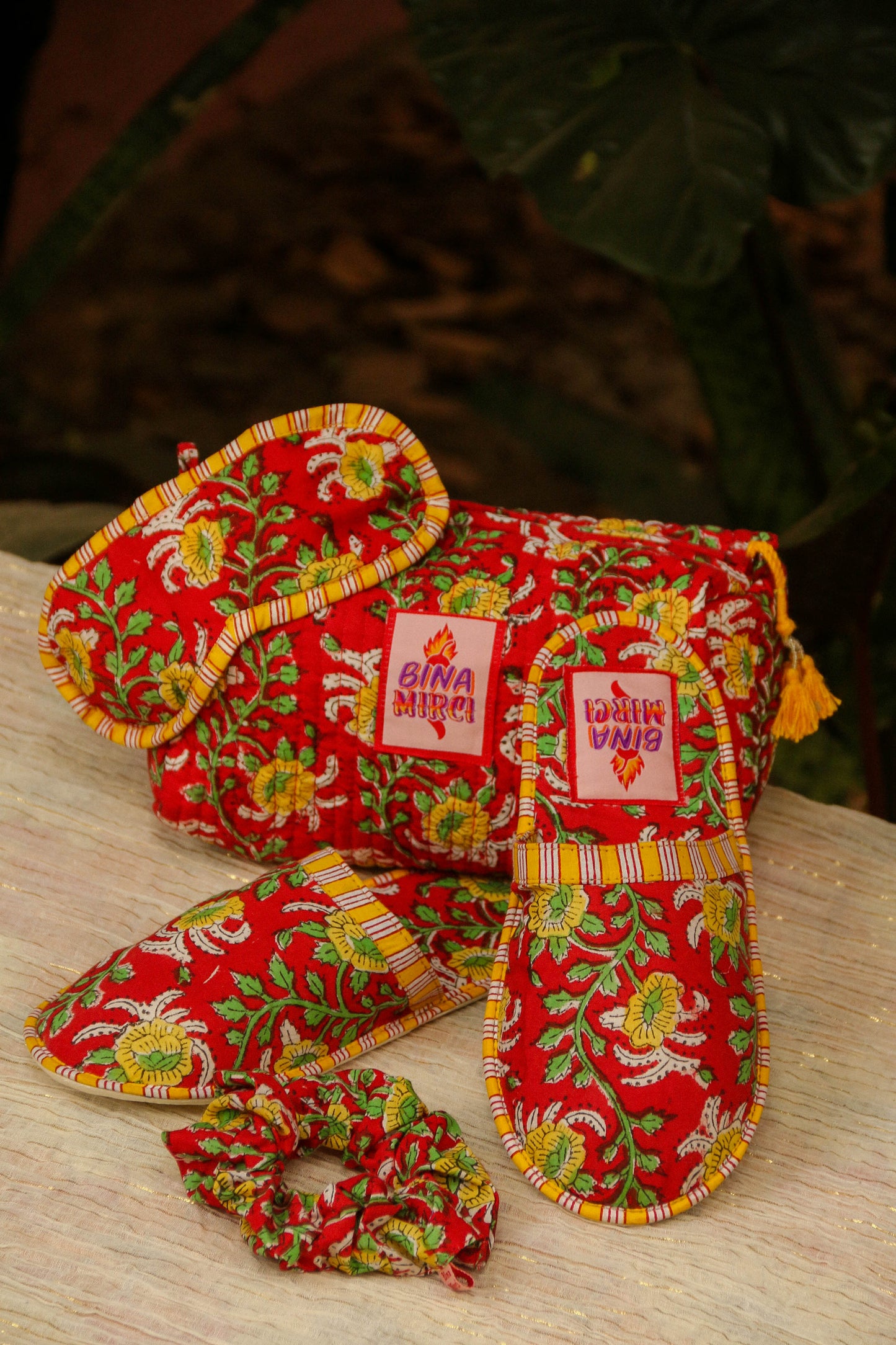 Travel Kit Rosso e Giallo