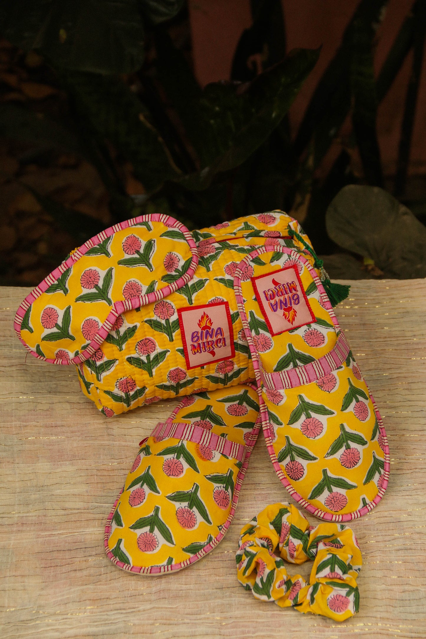 Travel Kit Giallo e Rosa