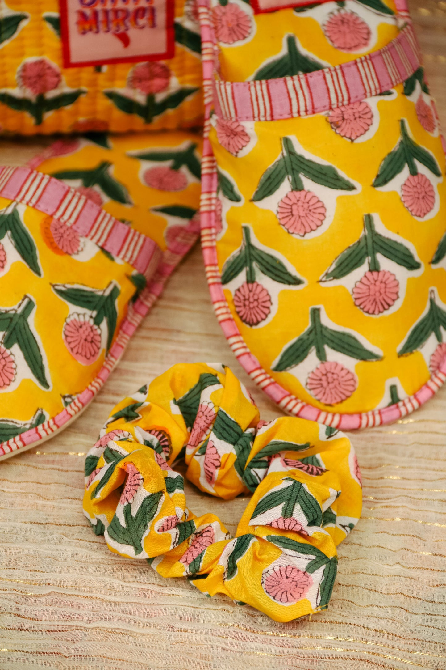 Travel Kit Giallo e Rosa