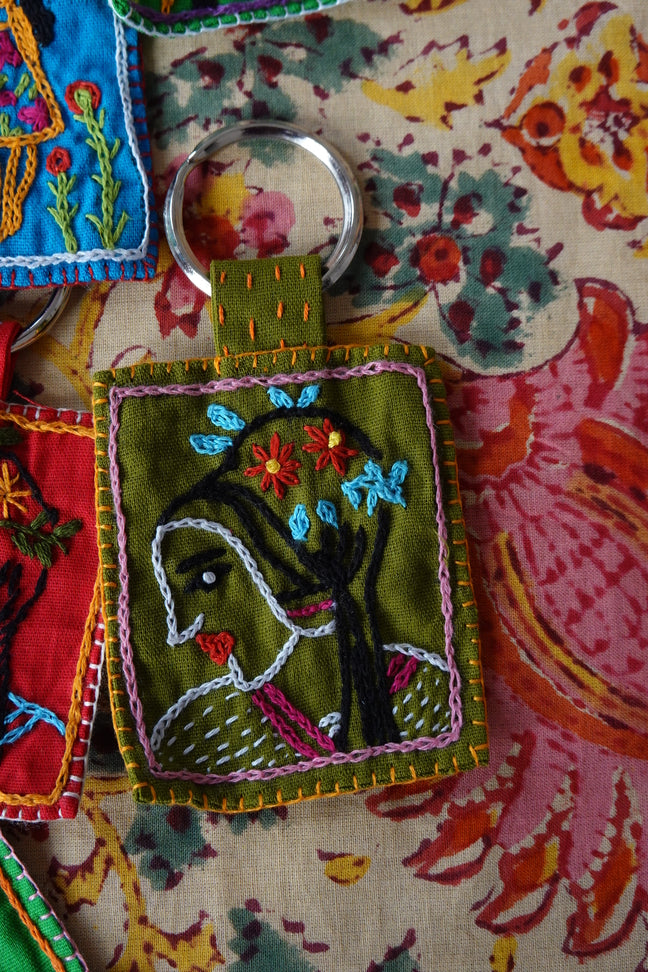 Portachiavi ricamati a mano - Calcutta Rescue