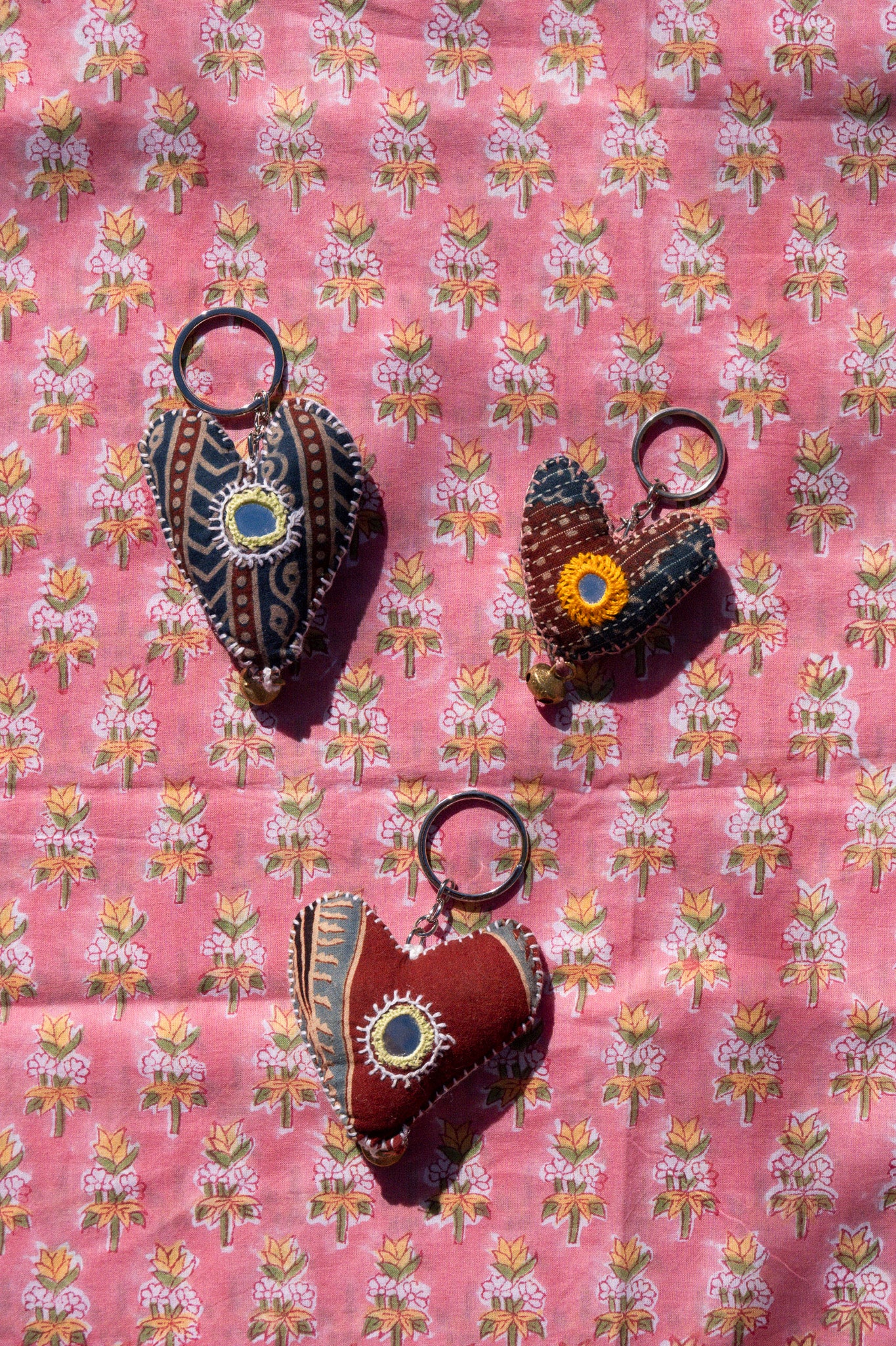 Portachiavi ricamati a mano - United Artisans of Kutch