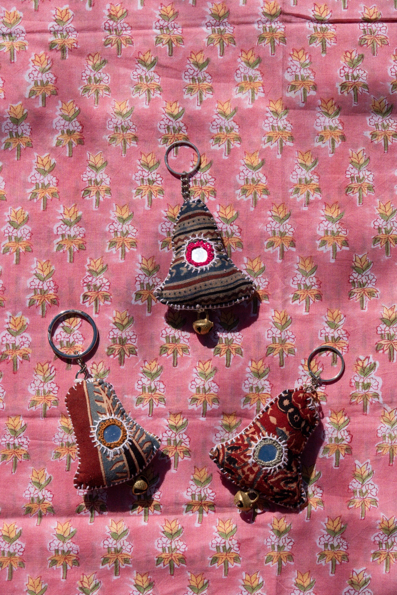 Portachiavi ricamati a mano - United Artisans of Kutch