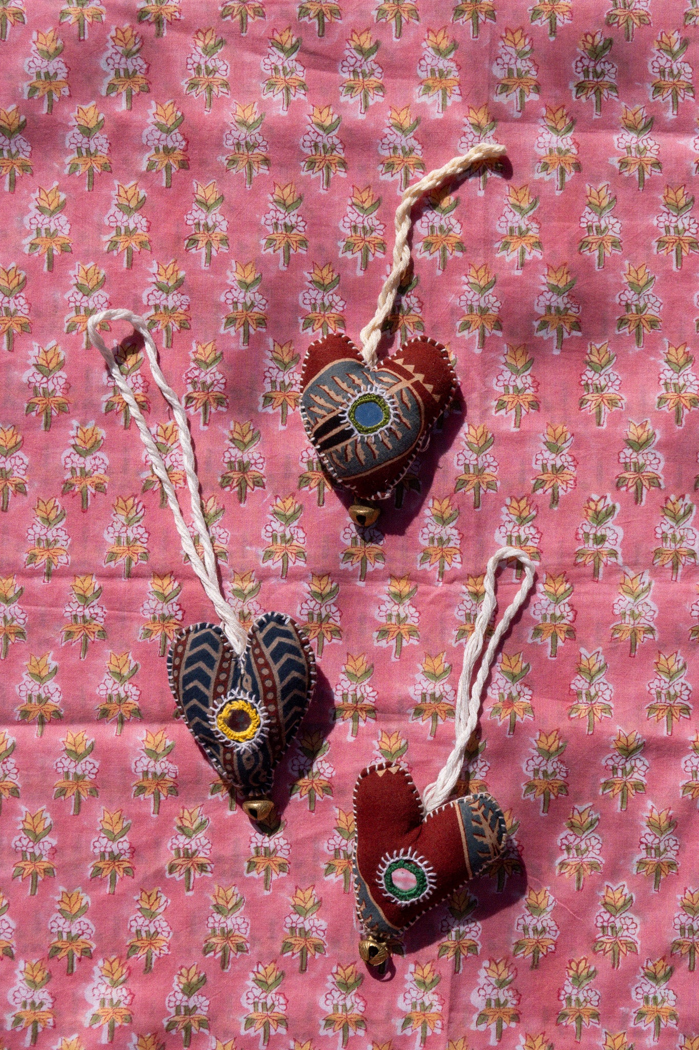 Portachiavi ricamati a mano - United Artisans of Kutch