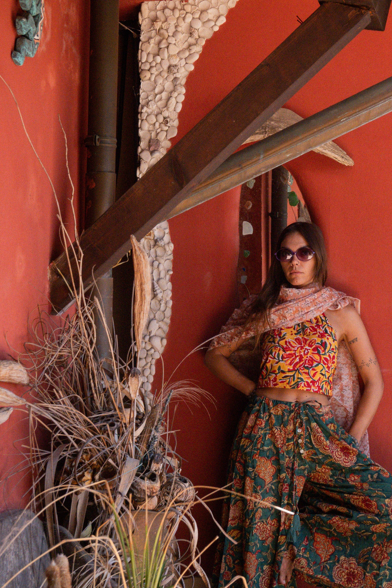 Pantaloni Maya Letkan con foulard