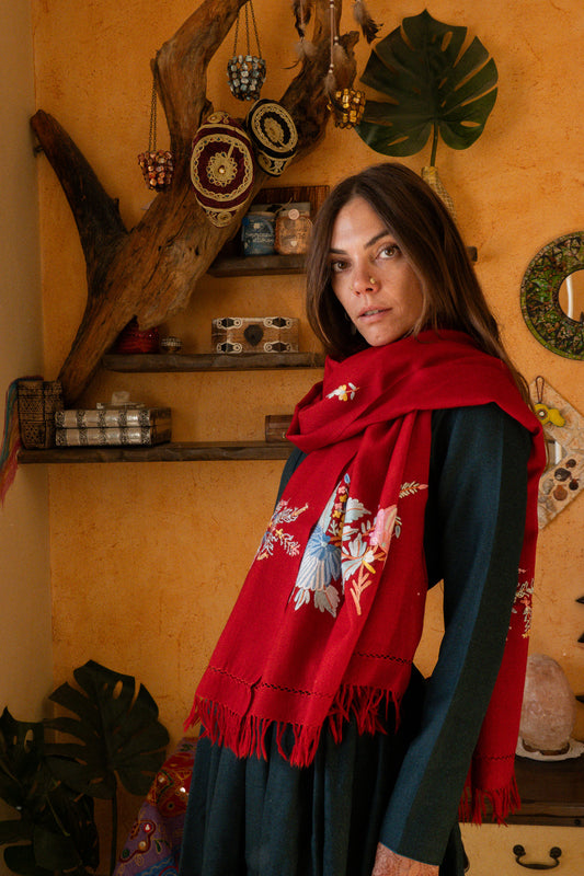 Sciarpa Aari rossa ricamata a mano - 100% lana