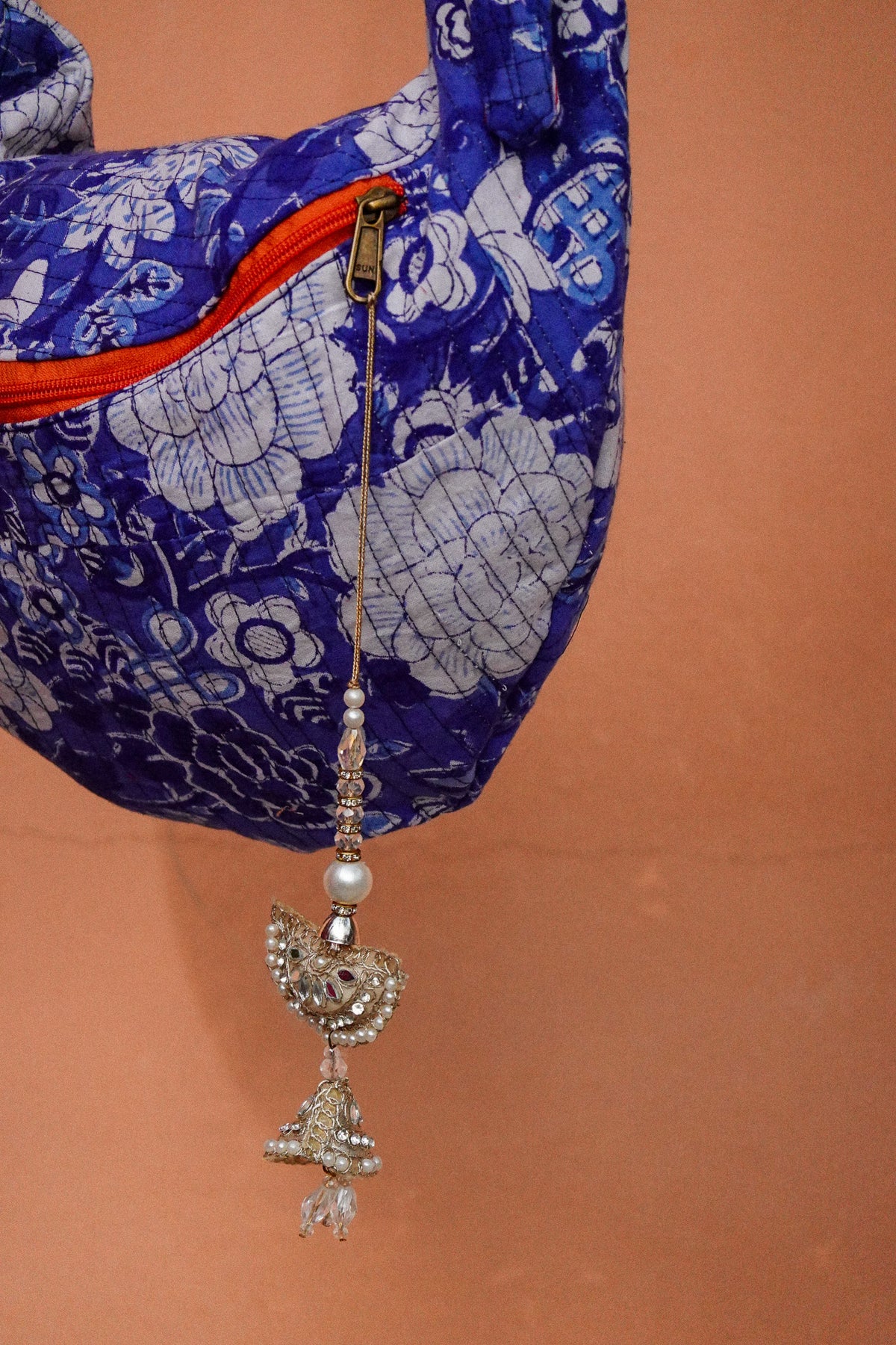 Borsa Savitri Shila