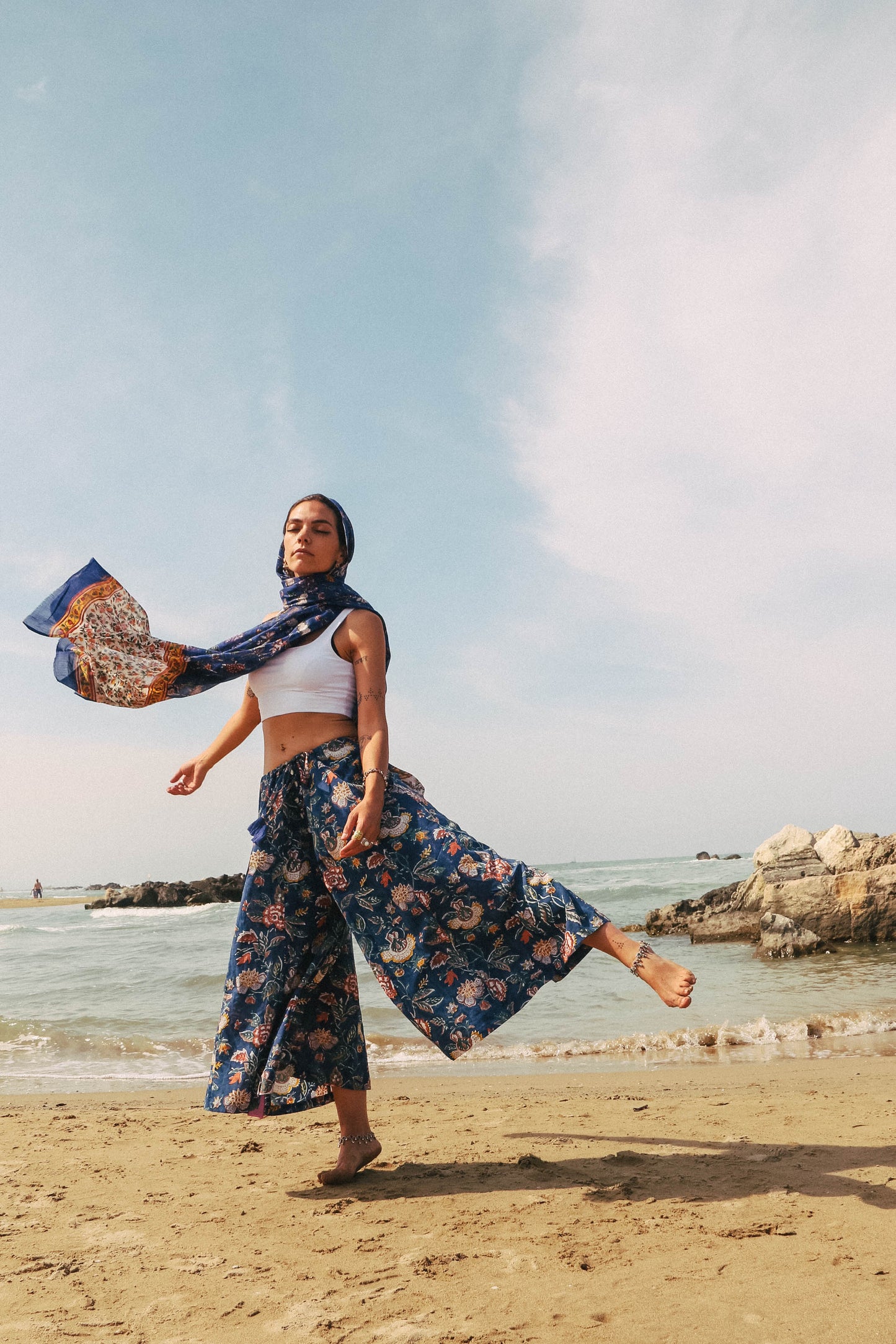 Pantaloni Maya Blue Heaven con foulard