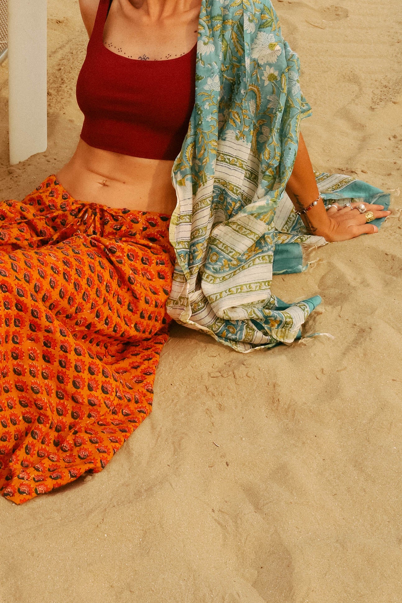 Pantaloni Maya Suraj con foulard