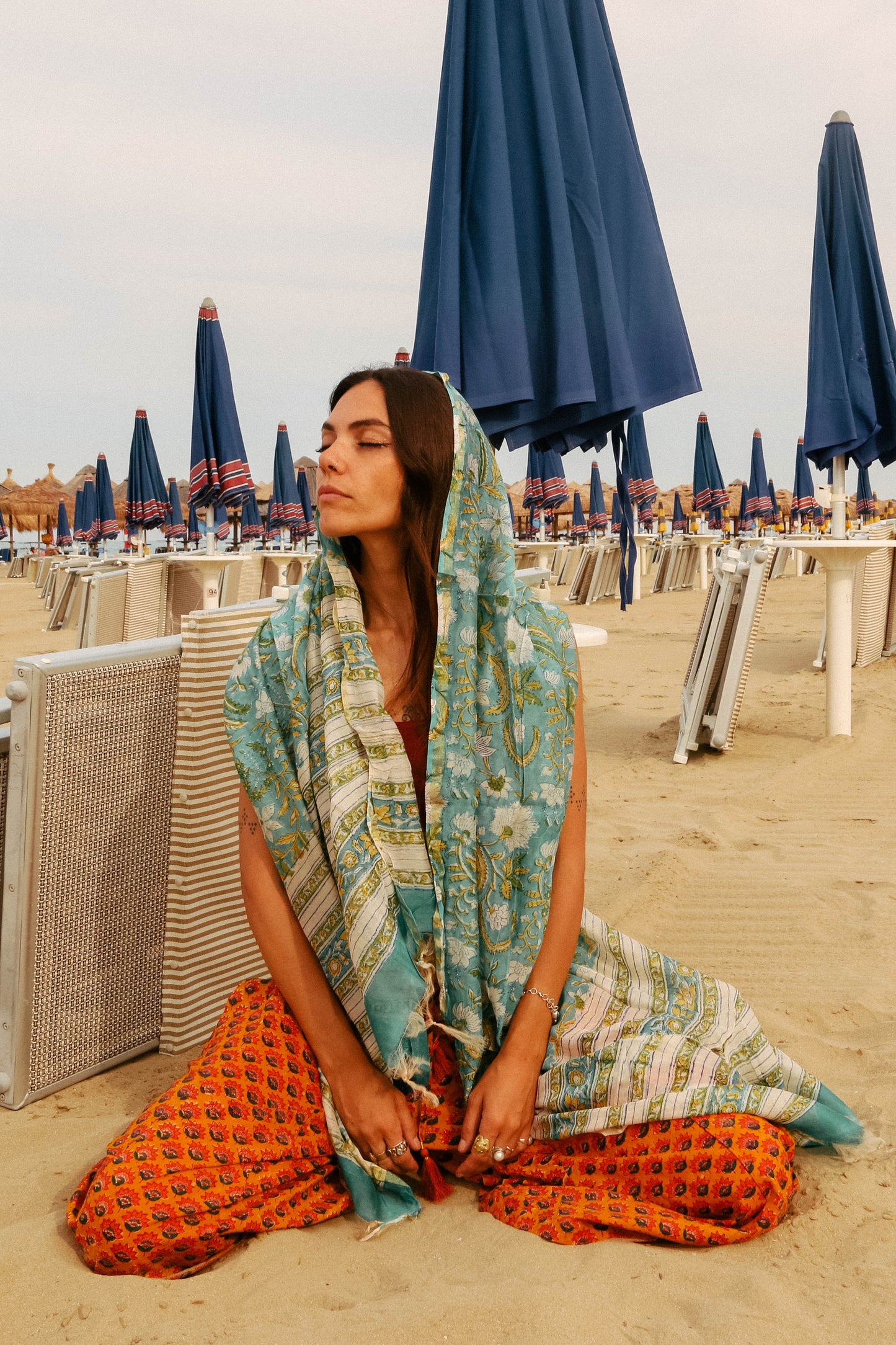 Pantaloni Maya Suraj con foulard