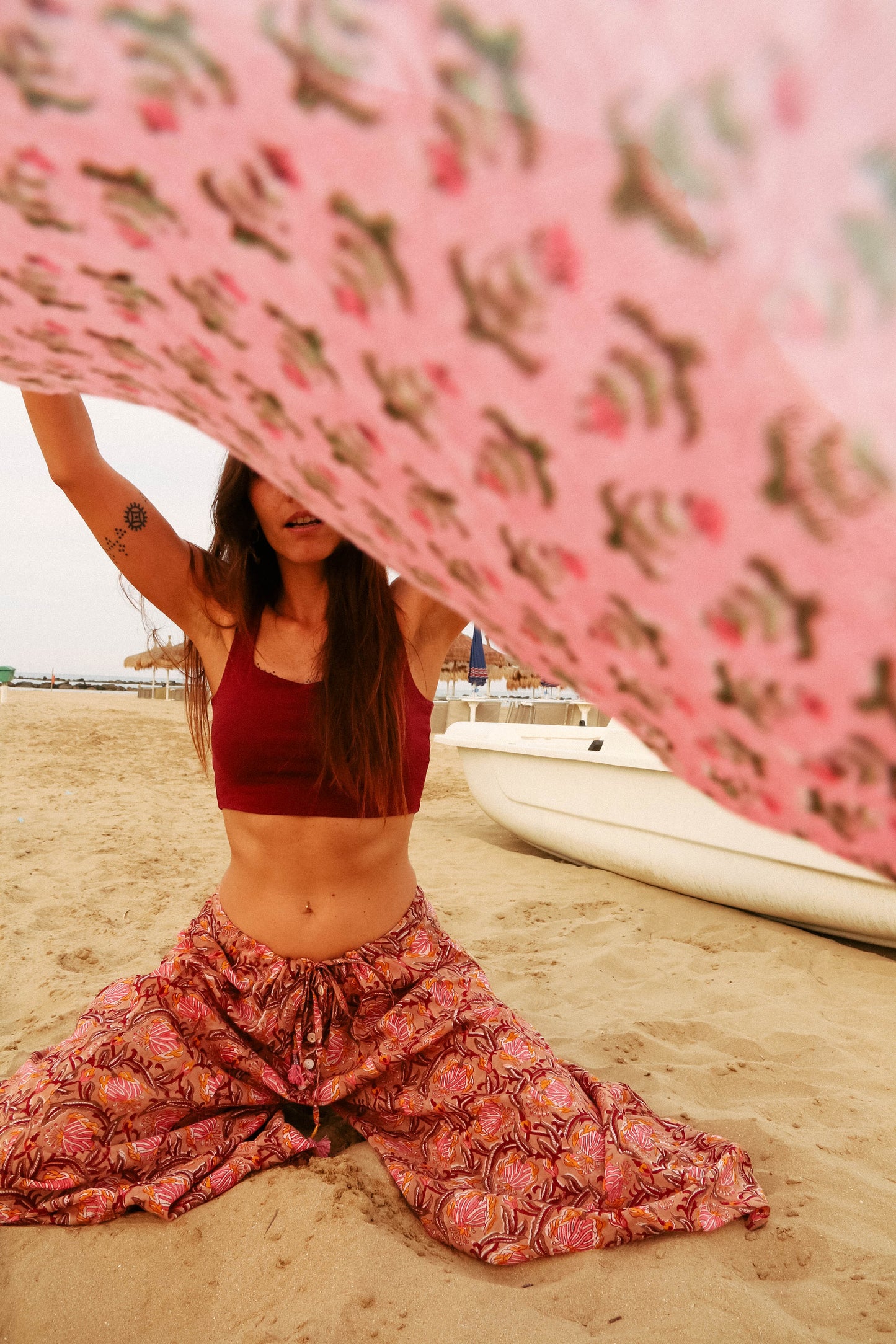 Pantaloni Maya Chai con foulard