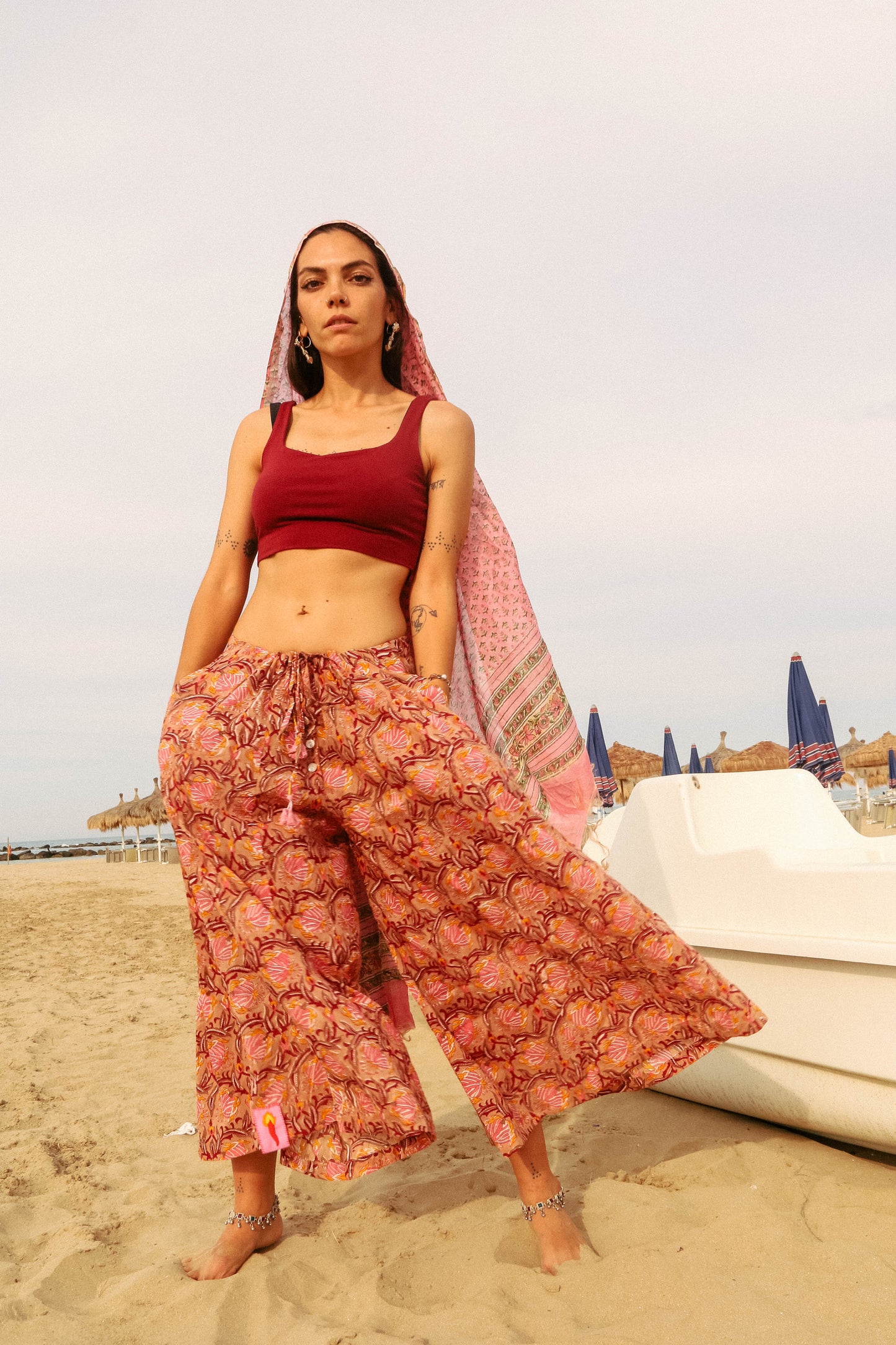 Pantaloni Maya Chai con foulard