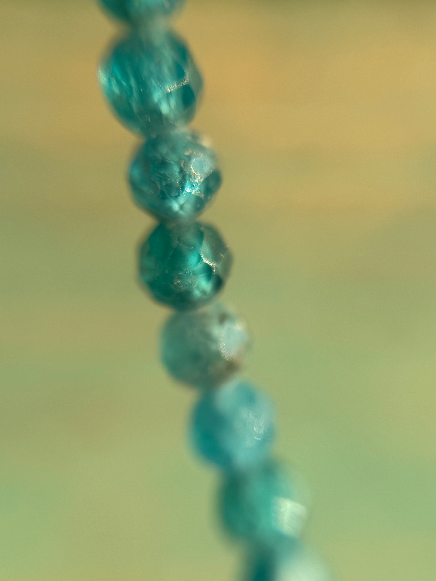 Collana Apatite Neon